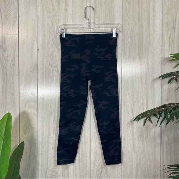 Spanx Look At Me Now Seamless Cropped Legging Camo size M Medium - Picture 3 of 11